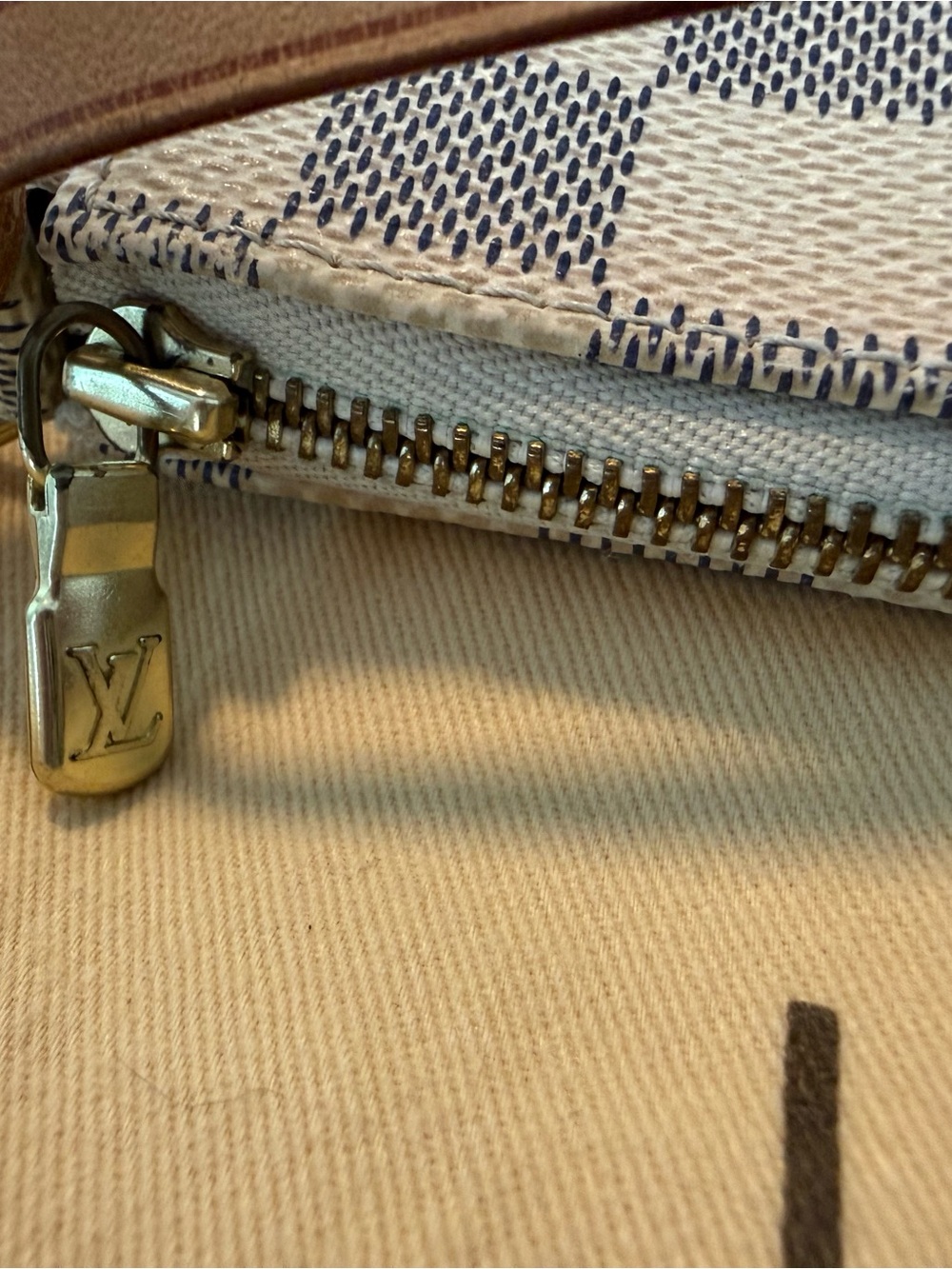 Louis Vuitton Damier Azur Wristlet in White and Beige with Tan Strap - Picture 2 of 15
